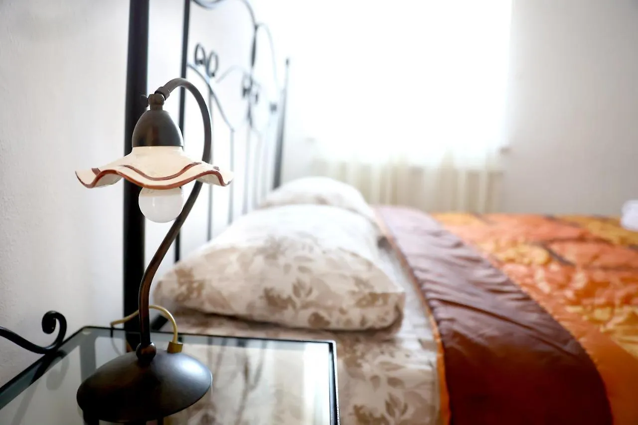 La Maison De Tommy Bed & Breakfast Pisa 0*,  Italy